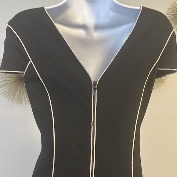 Elegant Black Dress - Picture 3 of 5